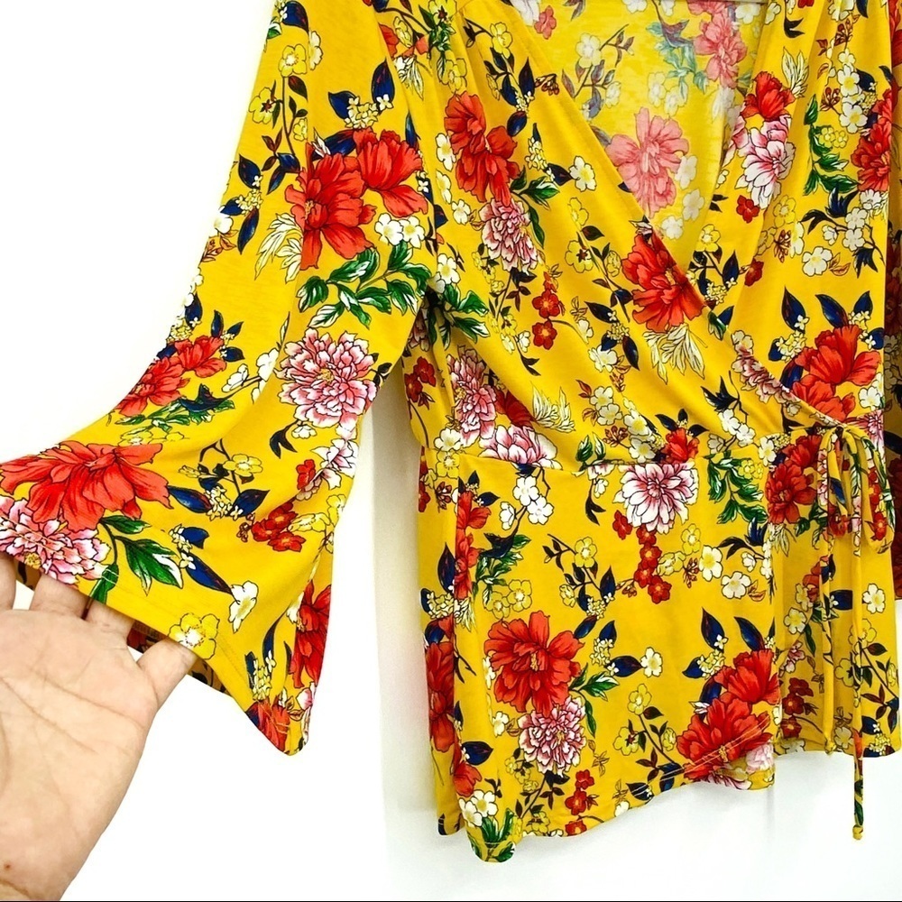 NAÏF Floral Faux Wrap Boho Chic Yellow Top Sz M - Picture 5 of 15